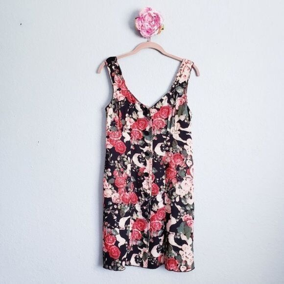 Anna‎ Sui - Picture 2 of 6